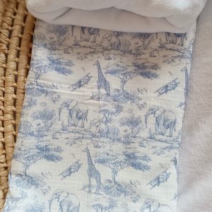 Couverture en gaze de coton safari tons bleuté et polaire blanc - personnalisable -