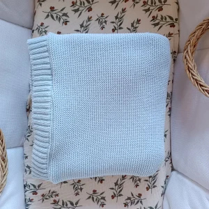 Couverture en maille bleu ciel - personnalisable -