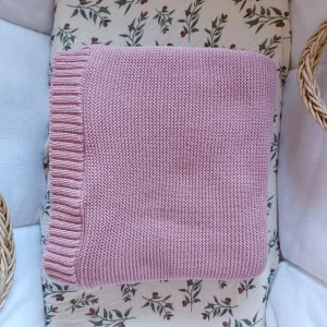 Couverture en maille vieux rose - personnalisable -