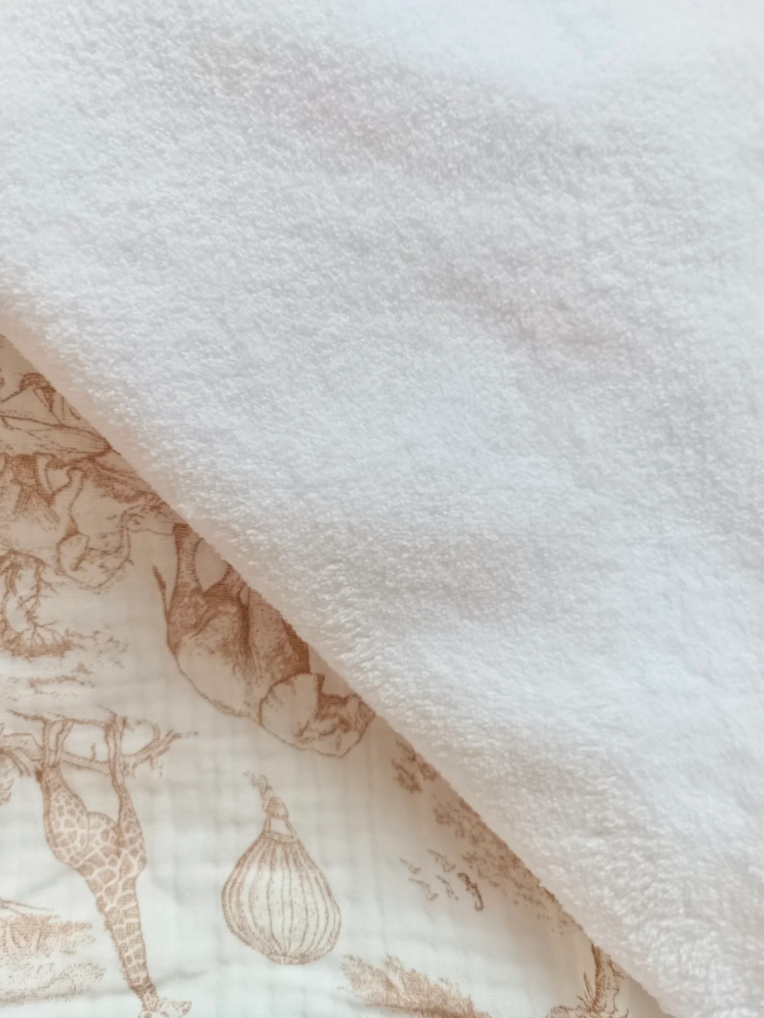 Couverture en gaze de coton safari tons beige et polaire blanc - personnalisable - – Image 4