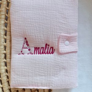 Protège carnet de santé en gaze de coton rose - personnalisable -