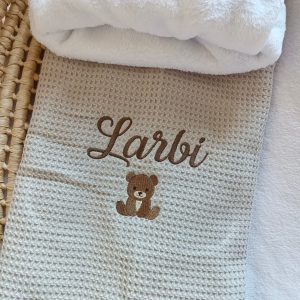 Couverture en nid d’abeille et polaire beige - personnalisable -