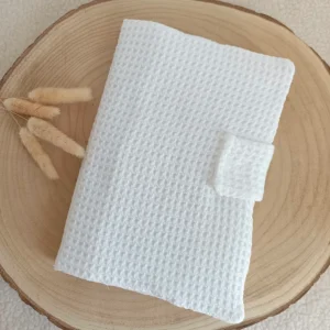 Protège carnet de santé en nid d’abeille blanc - personnalisable -