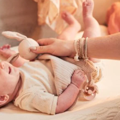 Doudou lapin brodé (3 coloris) – Image 7