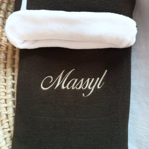 Couverture maille marron et polaire blanc - personnalisable -