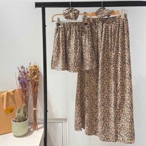 Combo jupe longue motif tacheté + chouchou assorti