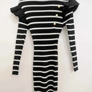 Robe rayée noir et blanche