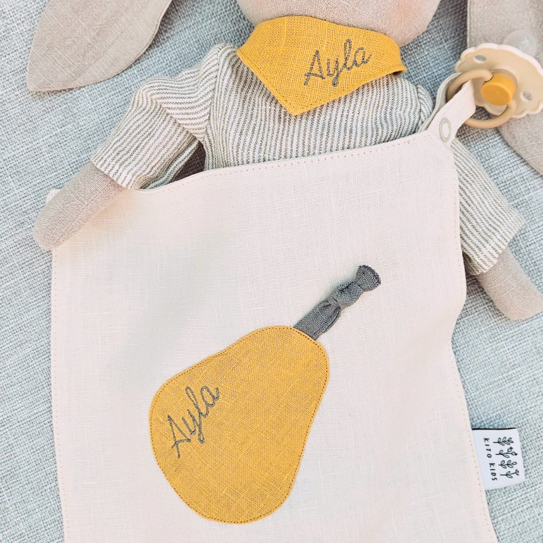 Coffret Bébé Personnalisé – Lapin Rayé Beige & Accessoires Naturels – Image 3