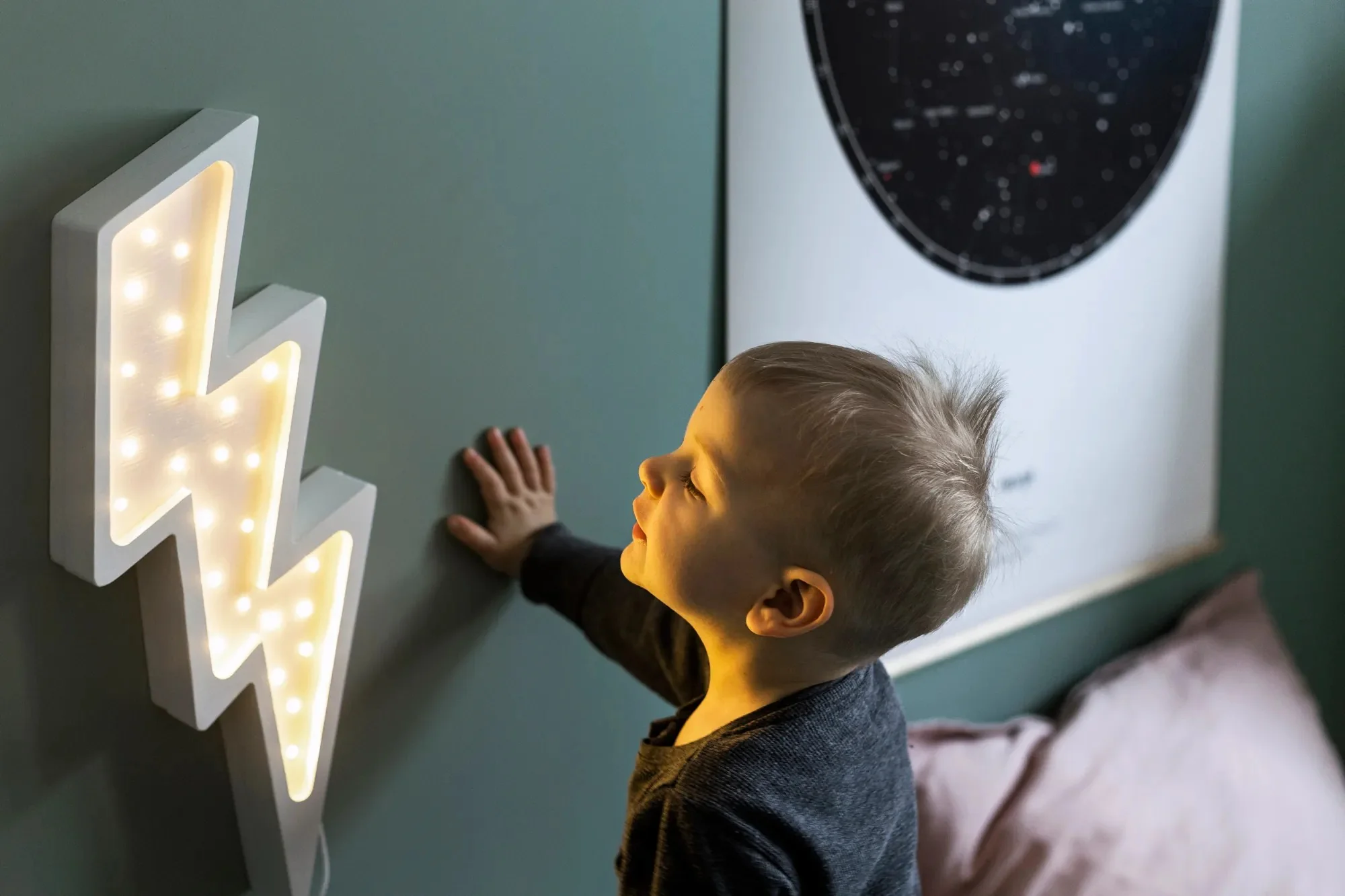 Lampe veilleuse en bois – Éclair