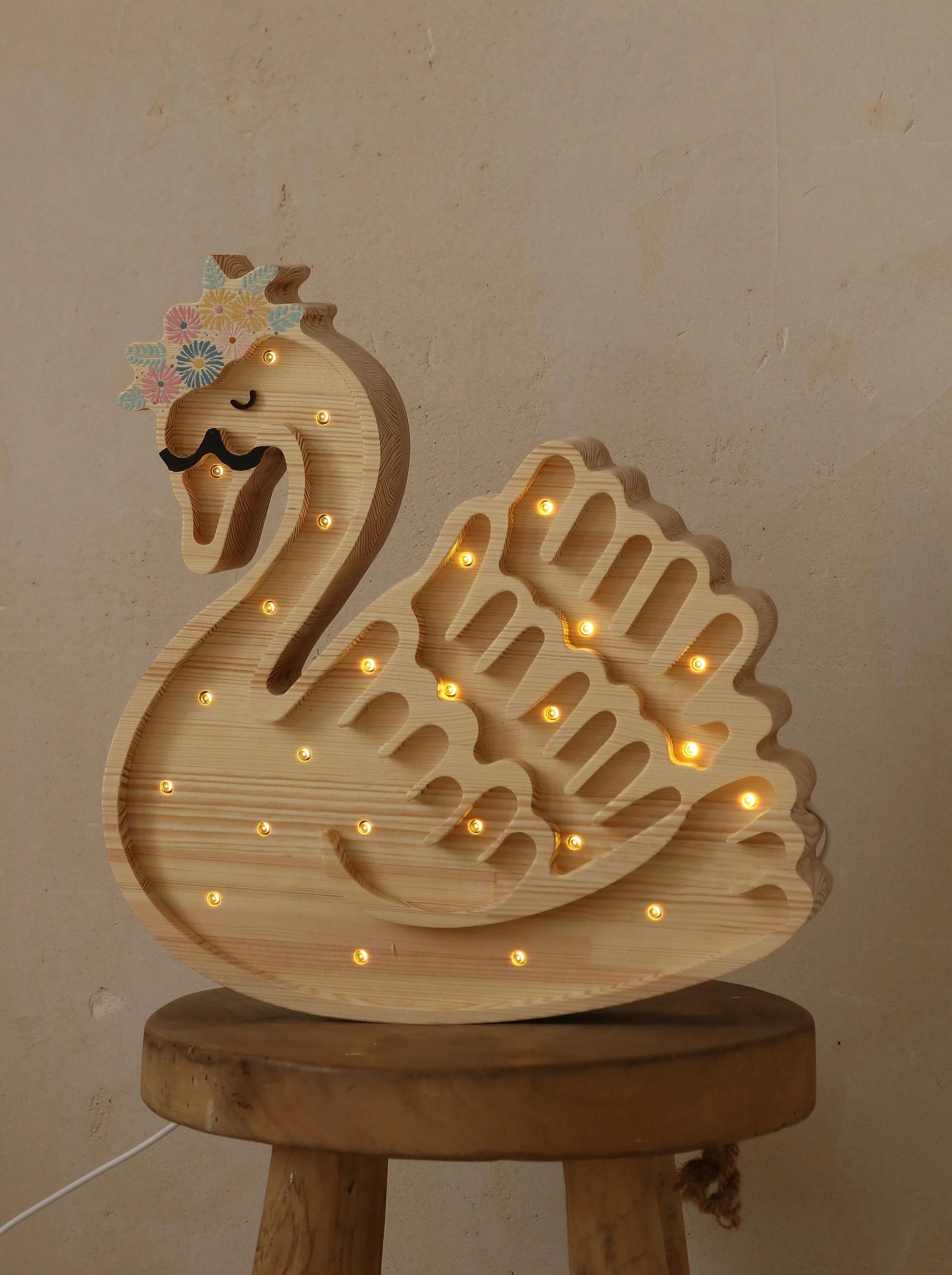 Lampe veilleuse en bois – Cygne