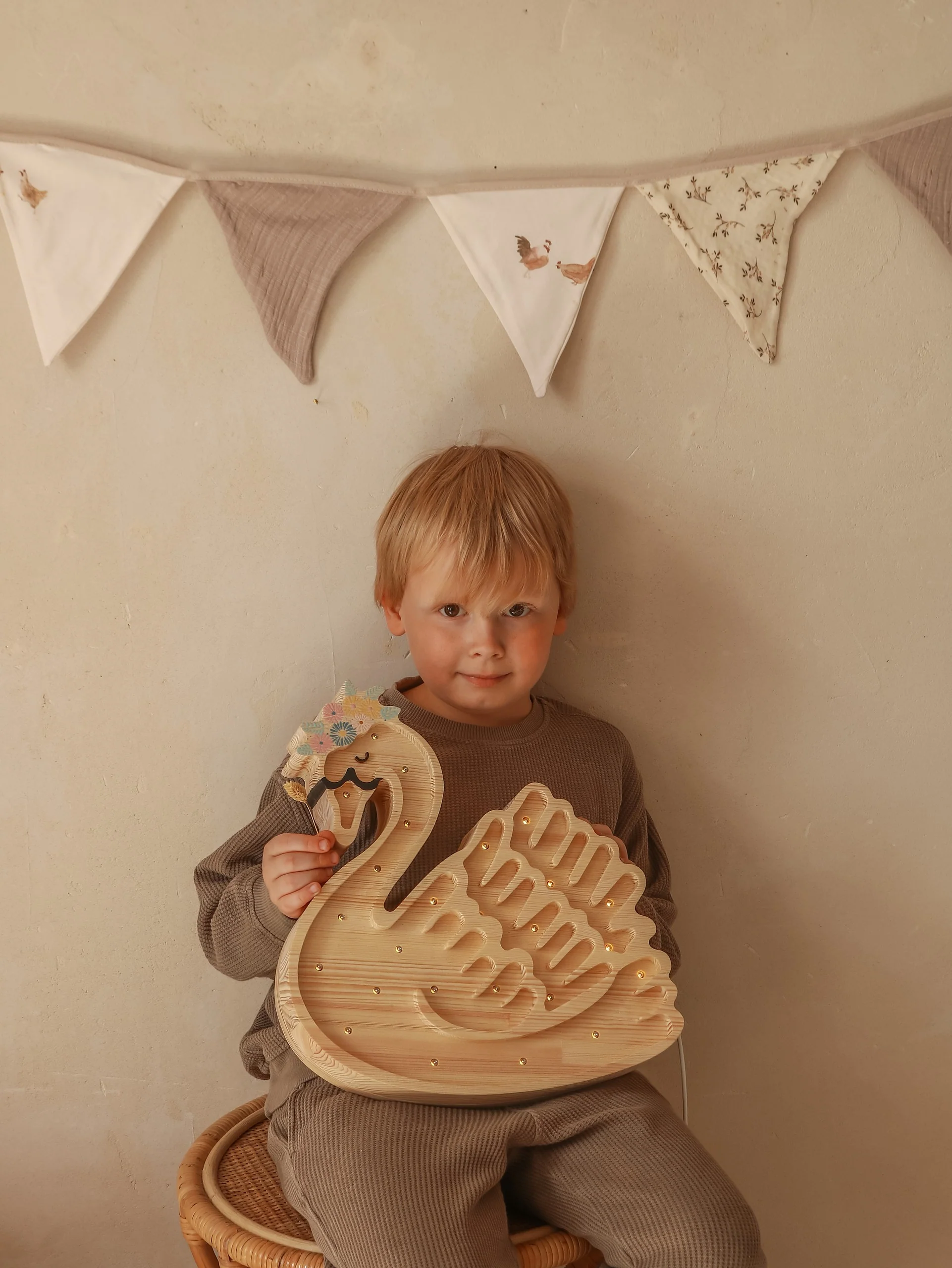 Lampe veilleuse en bois – Cygne – Image 5