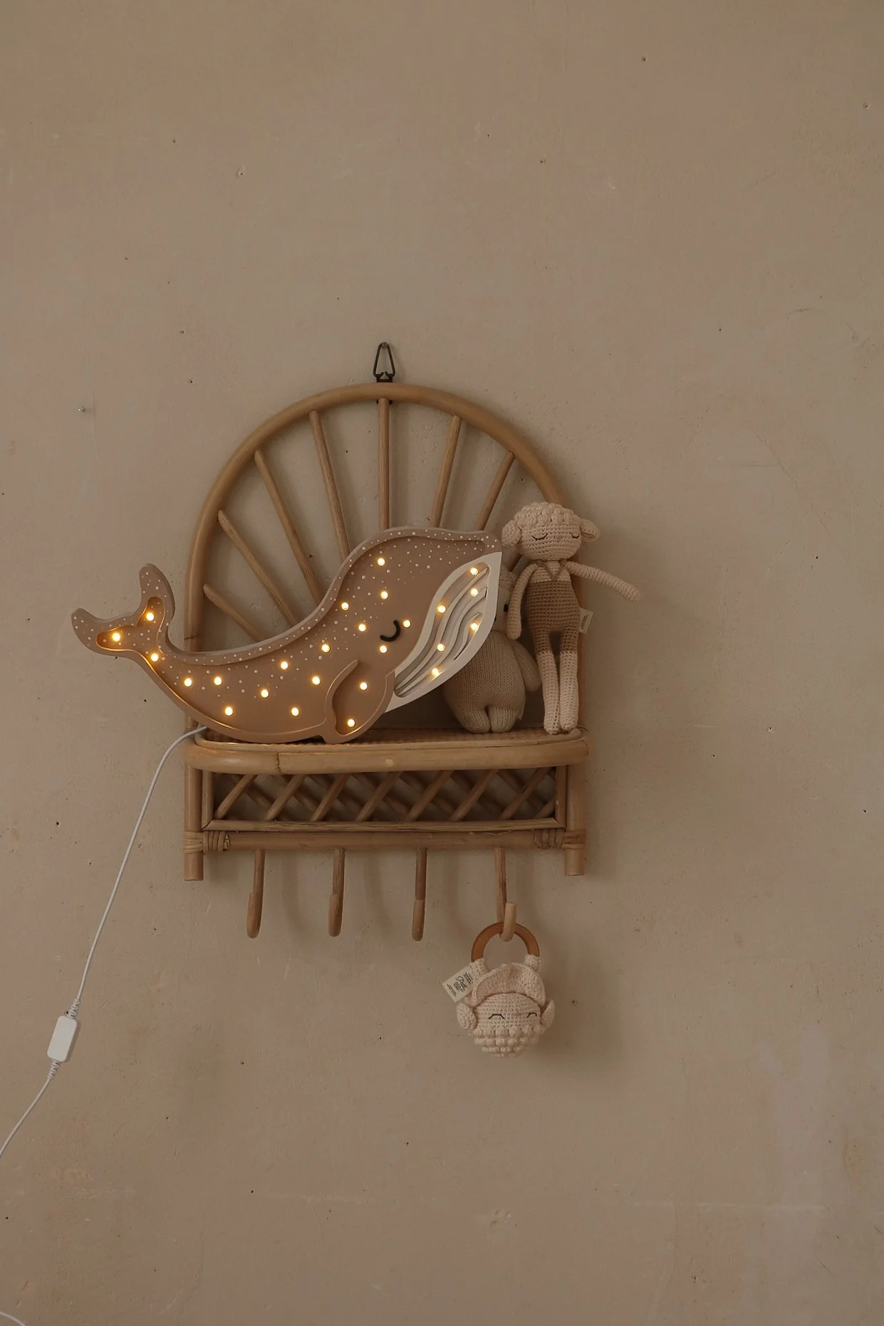 Lampe veilleuse en bois – Baleine – Image 3