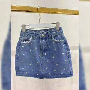 Jupe en jean brodée cœurs détail dentelle